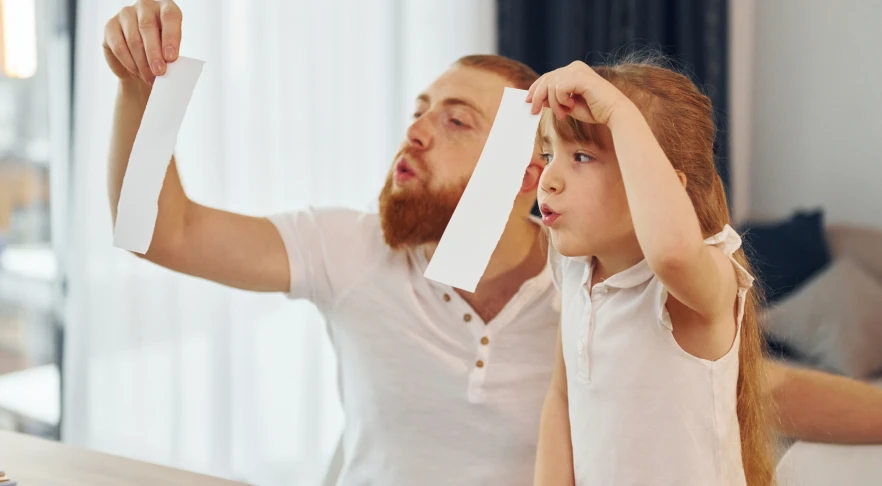 Le papier hygiénique : doit-on le dérouler par le dessus, ou par le dessous?